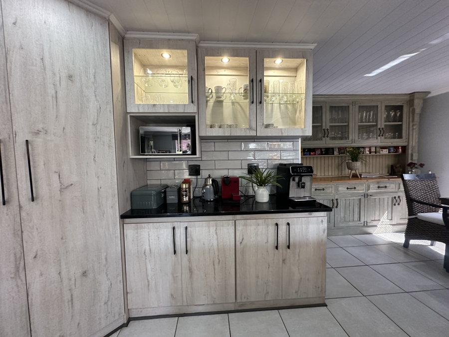 4 Bedroom Property for Sale in Bayview Western Cape